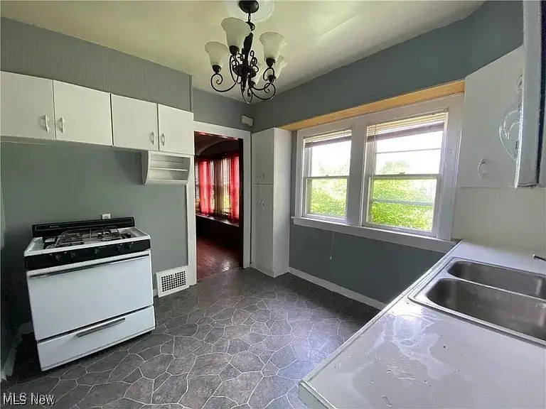 18001 Olympia Road, Cleveland, OH 44112 - Image #3