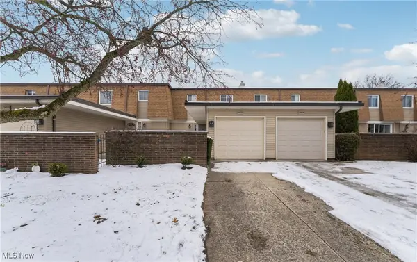 26523 Sussex Drive, Olmsted Falls, OH 44138