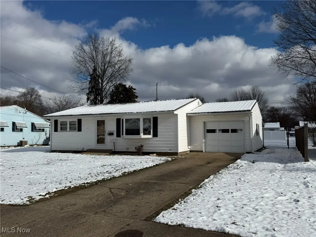 917 Kelly Nw Street, New Philadelphia, OH 44663 - Image #1