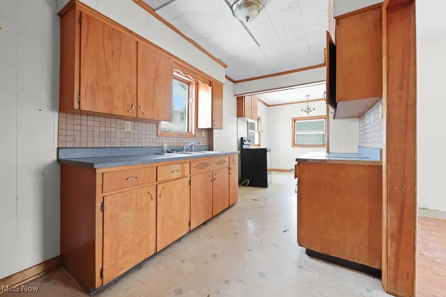 228 W Oxford Street, Alliance, OH 44601 - #2