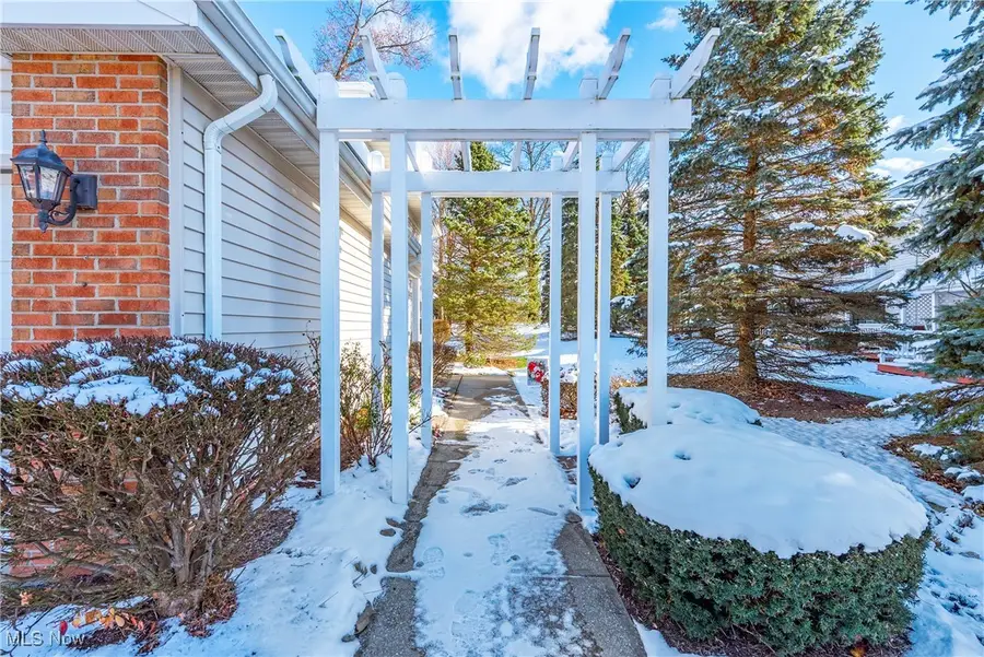 6723 N Ivy Lane, Middleburg Heights, OH 44130 - Image #3