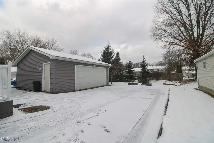 8183 Venice Heights Ne Drive, Warren, OH 44484 - Image #2