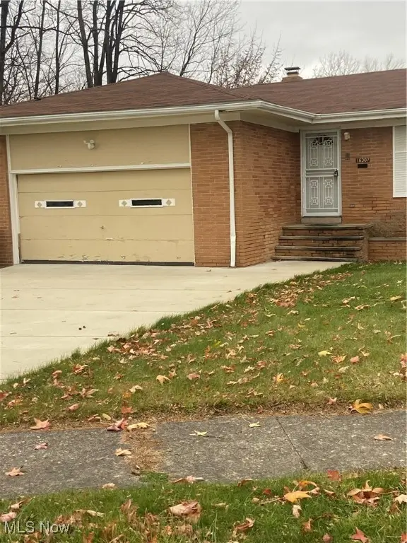 16307 Highview Drive, Cleveland, OH 44128 - Image #2