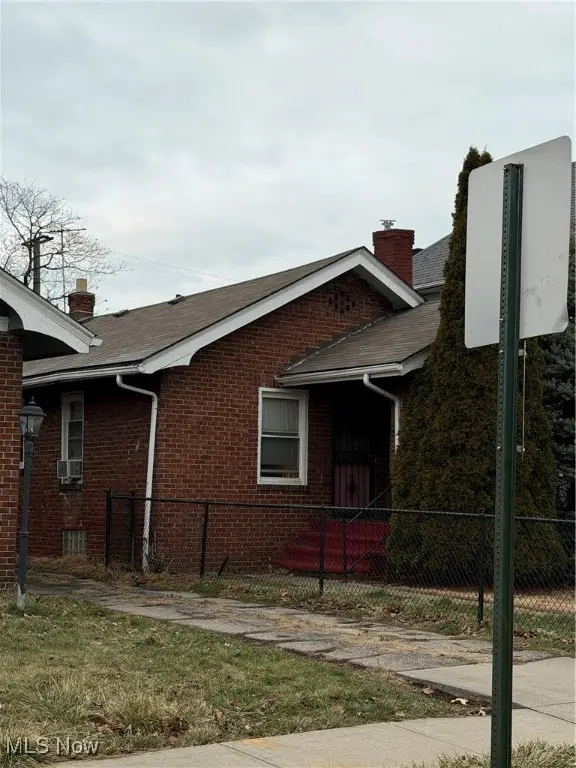 422 E 147th, Cleveland, OH 44110 - #2