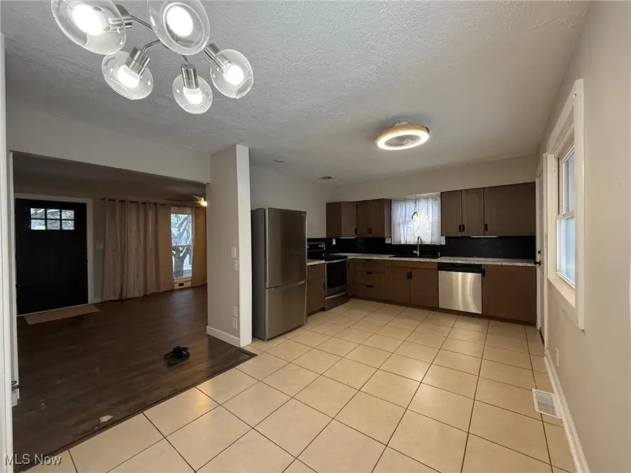 517 Grosvenor Nw Avenue, Massillon, OH 44647 - Image #3