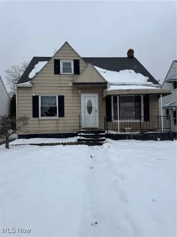 19309 Beverly Avenue, Maple Heights, OH 44137 - Image #1