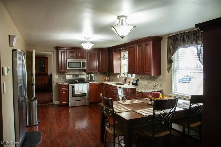 8304 Sharon Nw Avenue, North Canton, OH 44720 - Image #2