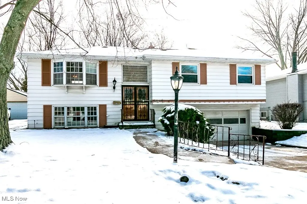 36548 Lakehurst Drive, Eastlake, OH 44095 - Image #1