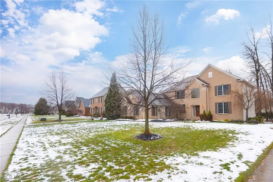 383 Crestwood Drive, Avon Lake, OH 44012 - Image #3