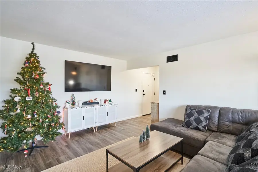 18501 Hilliard Boulevard, Rocky River, OH 44116 - Image #2