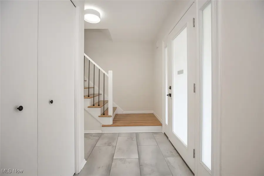 5228 Hickory Drive, Lyndhurst, OH 44124 - Image #2