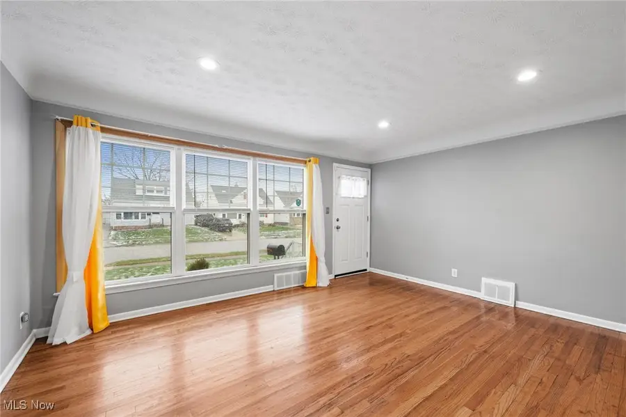 24871 Farringdon Avenue, Euclid, OH 44123 - Image #3