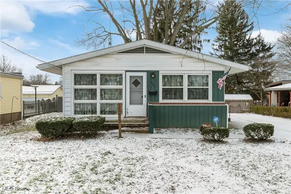 906 Valley Nw Drive, North Canton, OH 44720