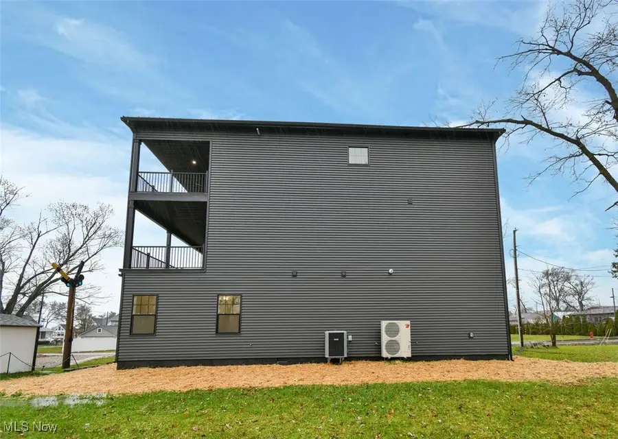 557 Lexington Avenue, Thornville, OH 43076 - #3