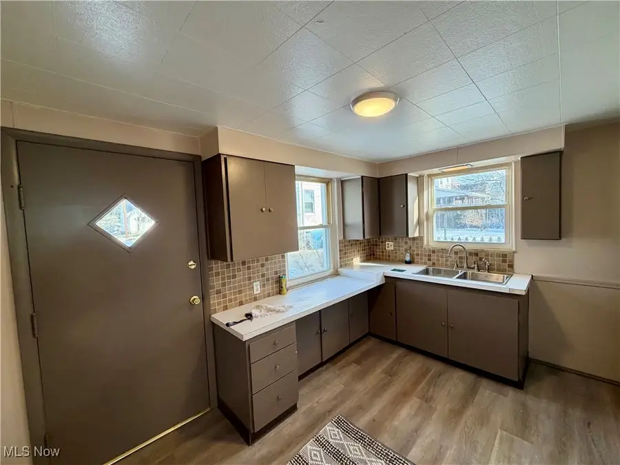 34 W Lewis Street, Struthers, OH 44471 - Image #2