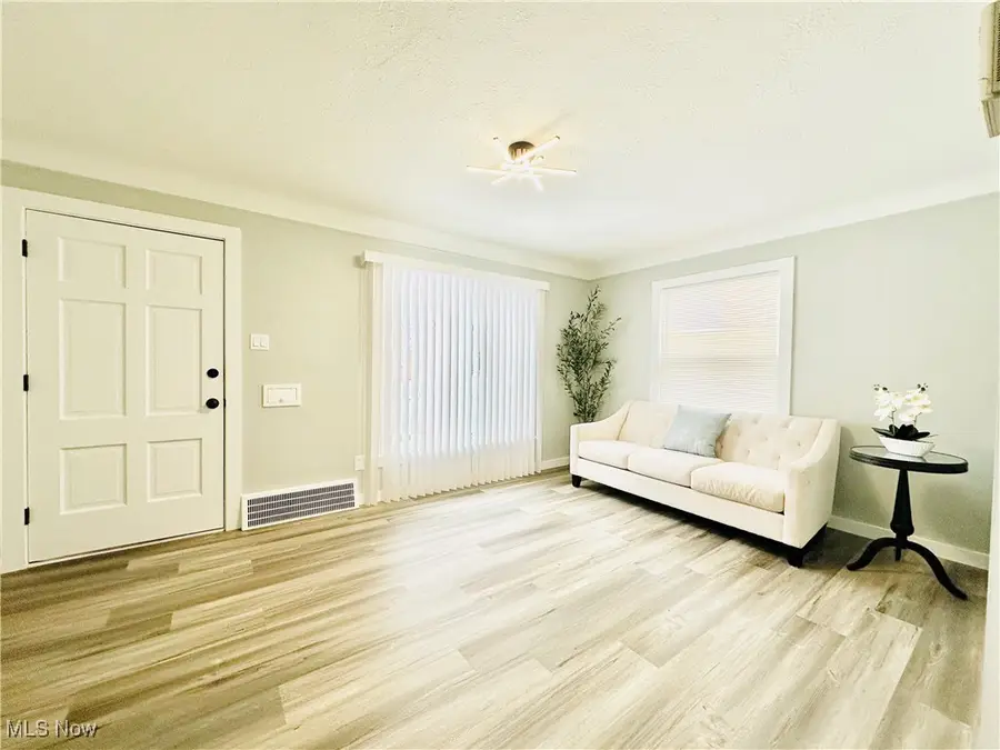 3326 Grovewood Avenue, Parma, OH 44134 - Image #2