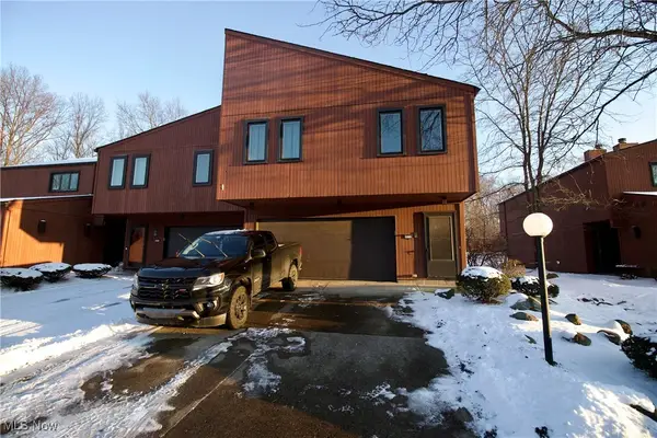 32715 Willow Brook Lane, North Ridgeville, OH 44039