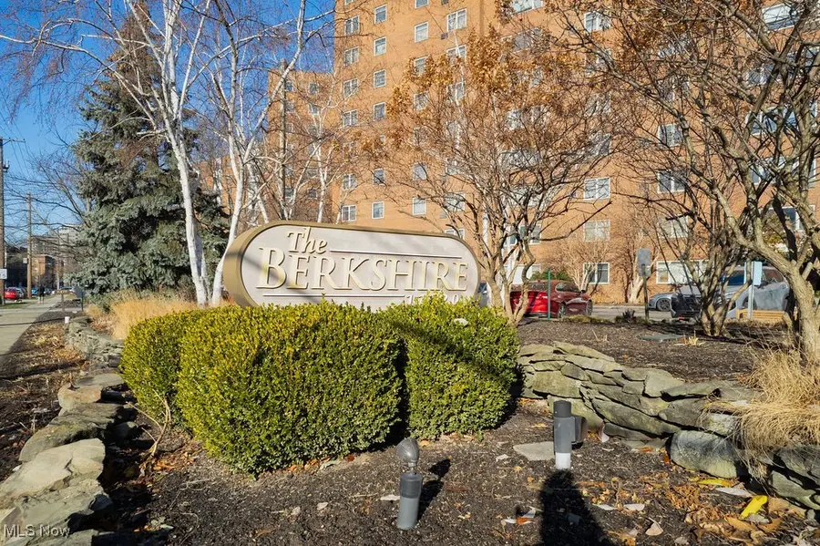 11820 Edgewater Drive #110, Lakewood, OH 44107 - #2