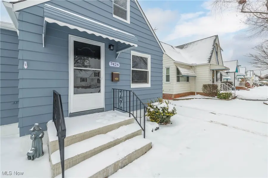 7424 Traymore Avenue, Brooklyn, OH 44144 - Image #2