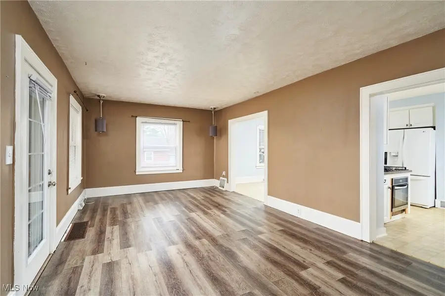 329 Belle Sw Avenue, Hartville, OH 44632 - Image #3