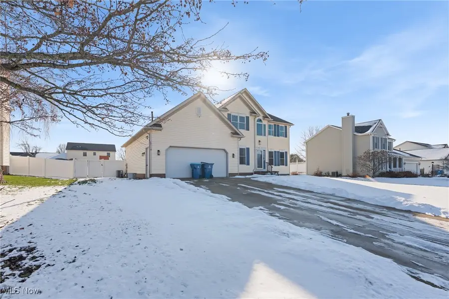 1516 Wisteria Sw Avenue, Hartville, OH 44632 - Image #3