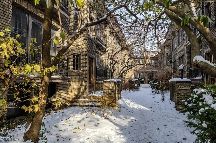 2469 Overlook Road #11, Cleveland Heights, OH 44106 - Image #2