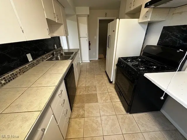 4042 Northfield Road, Highland Hills, OH 44122 - #2