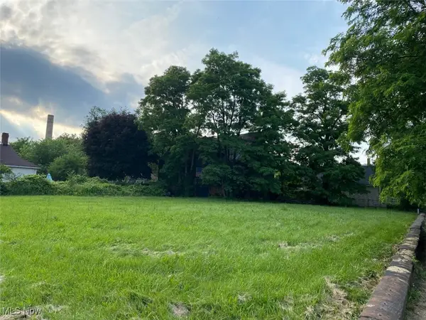 3206 Vega Avenue, Cleveland, OH 44113