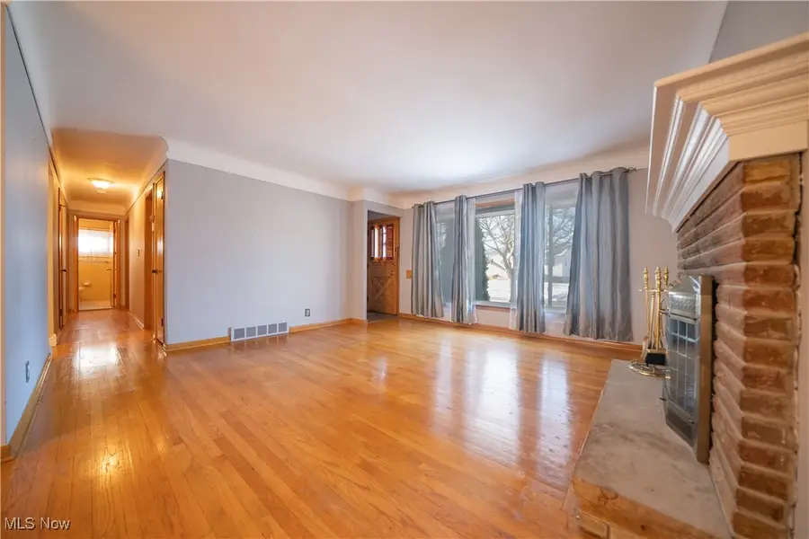 6691 Crenshaw Drive, Parma Heights, OH 44130 - Image #3