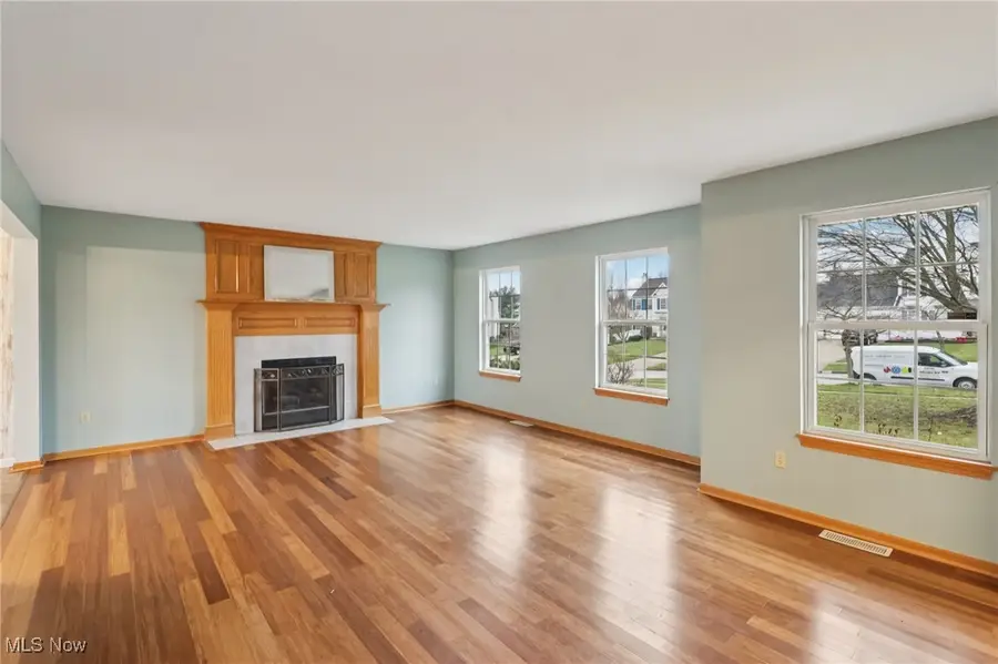 854 Longbrook Drive, Wadsworth, OH 44281 - Image #2