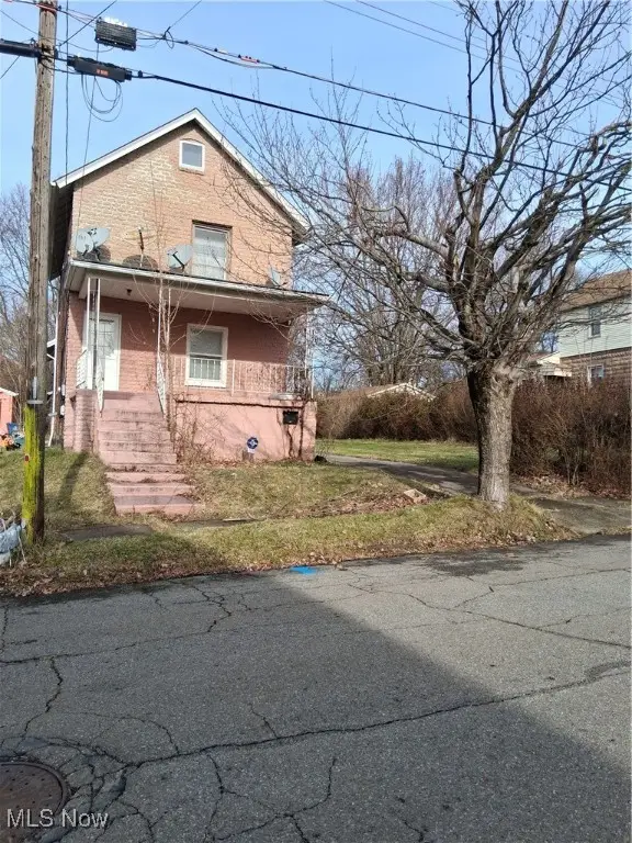 160 Gordon Avenue, Campbell, OH 44405