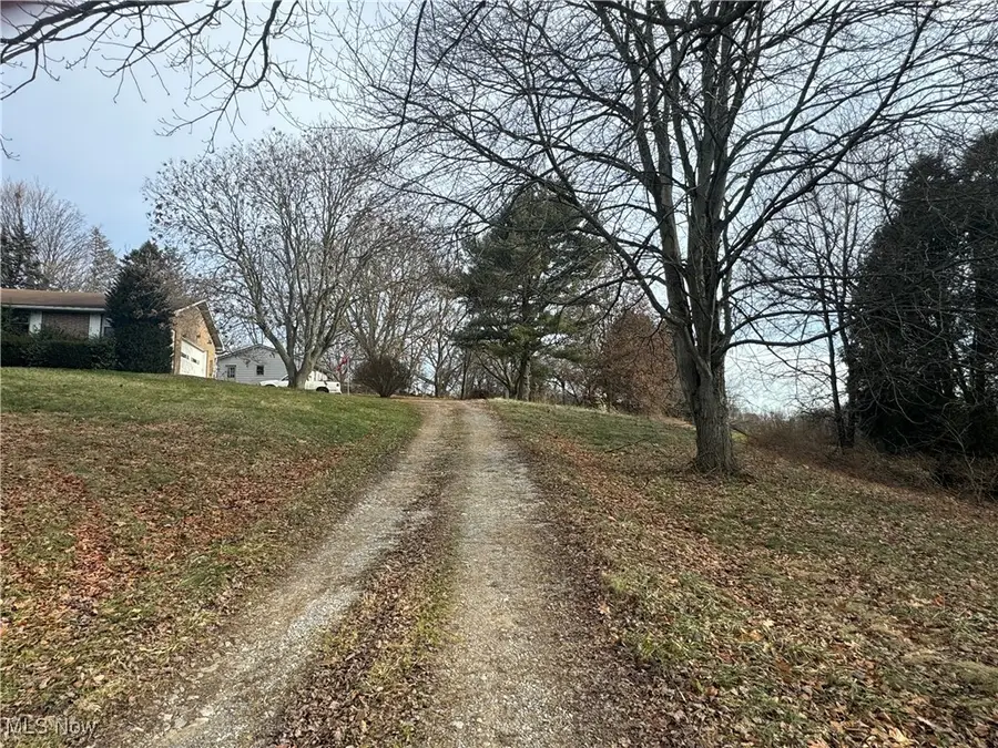 10875 Dolphin Sw Street, Beach City, OH 44608 - Image #2