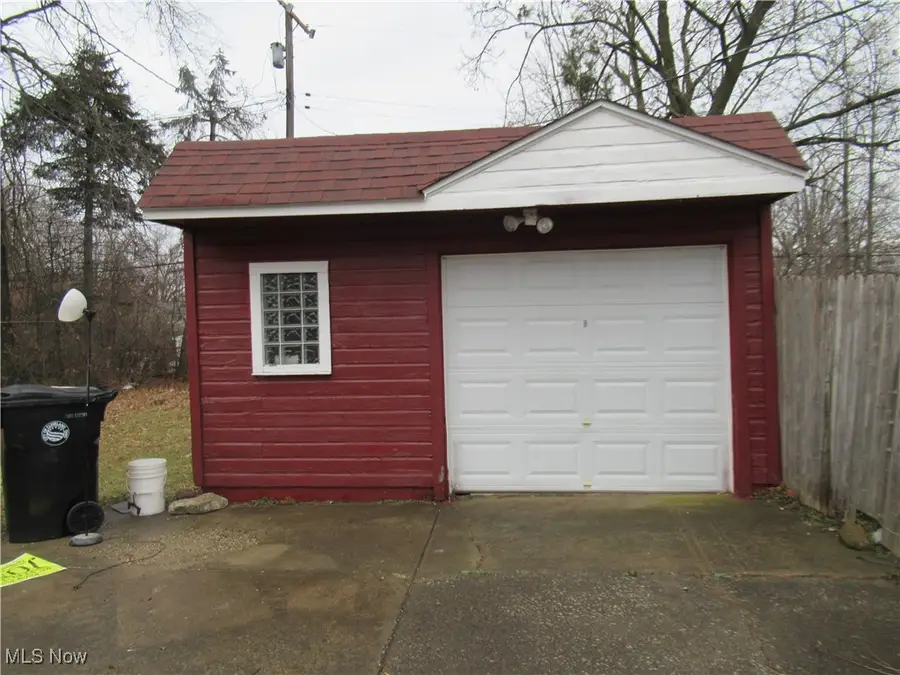 15615 Lotus Drive, Cleveland, OH 44128 - Image #3