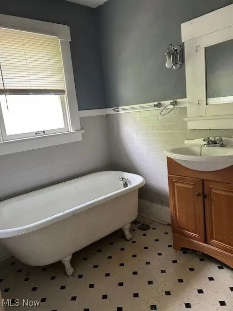 884 E Dewey Avenue, Youngstown, OH 44502 - Image #2