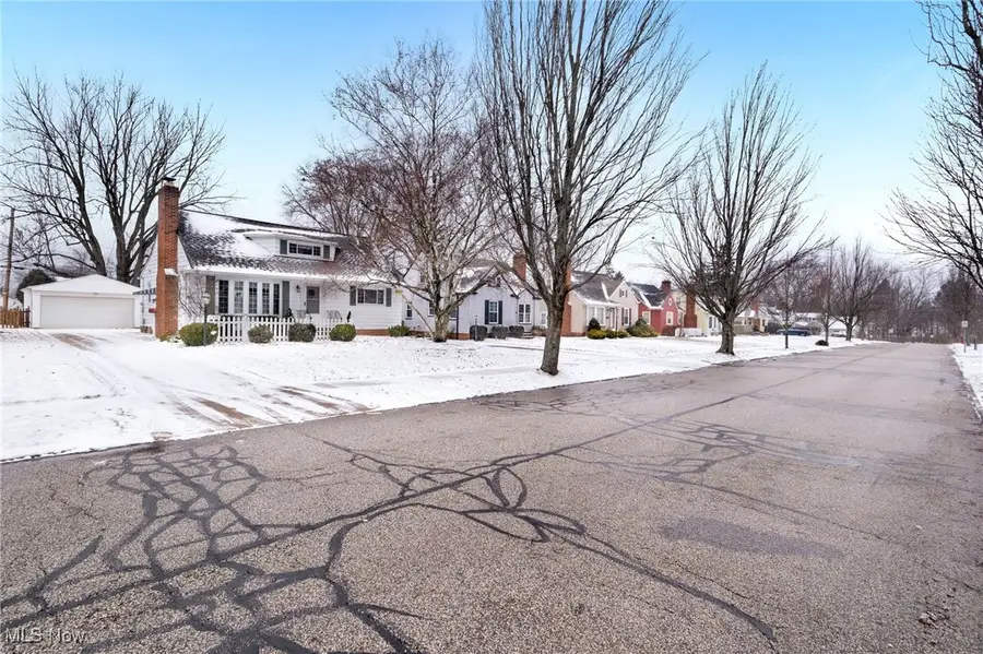 15893 Parklawn Avenue, Middleburg Heights, OH 44130 - Image #2