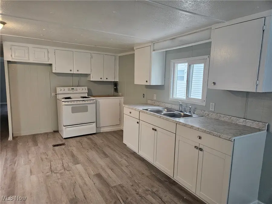 2305 E Waterloo Road, Akron, OH 44312 - Image #2