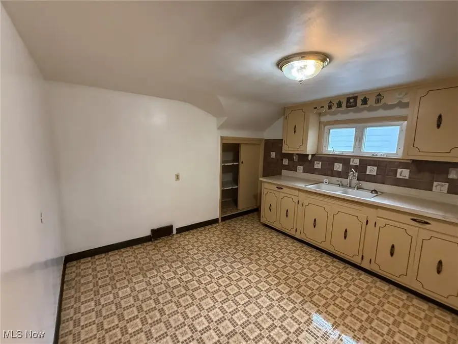 4902 E 109th Street, Garfield Heights, OH 44125 - Image #2