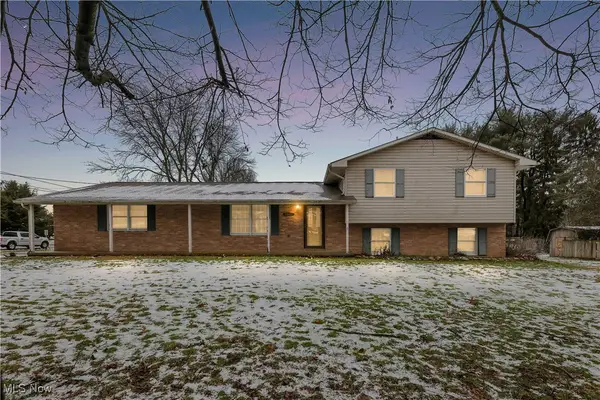 3249 Linden Nw Street, Uniontown, OH 44685