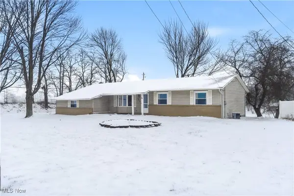 3212 Foxmoor Ne Street, Hartville, OH 44632