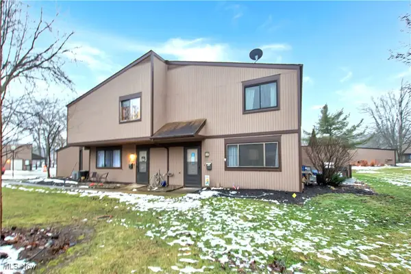 26686 Lake Of The Falls Boulevard, Olmsted Falls, OH 44138