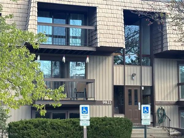 9821 Sunrise Boulevard #o1, North Royalton, OH 44133