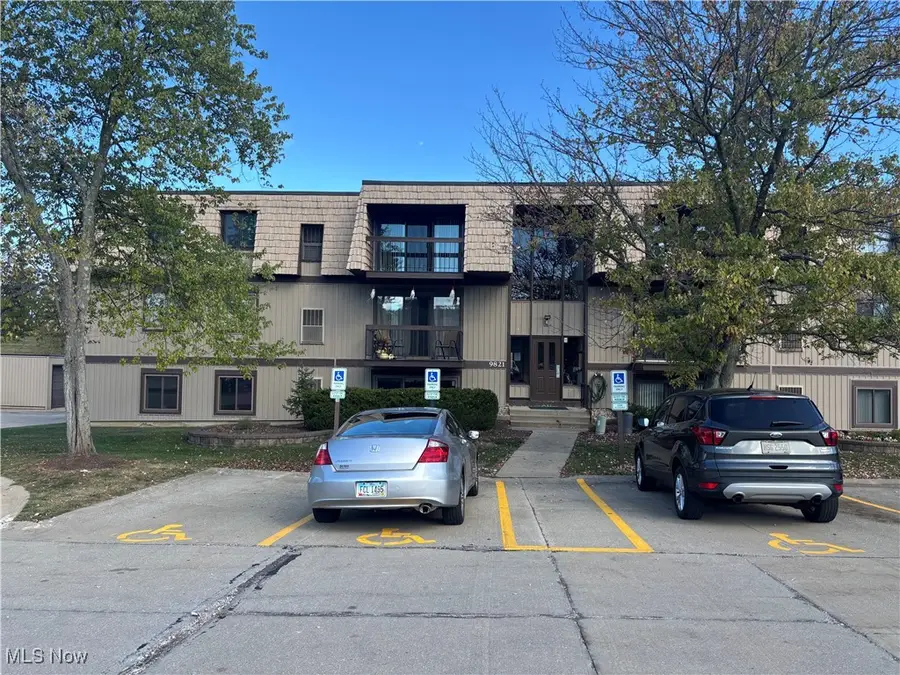 9821 Sunrise Boulevard #o1, North Royalton, OH 44133 - #2