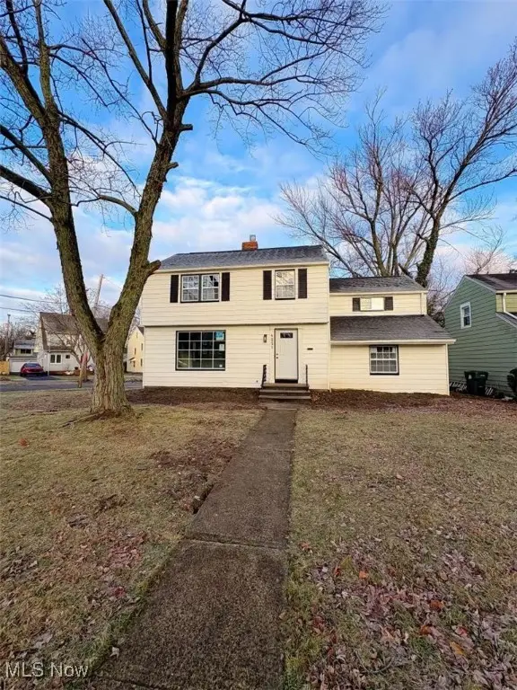 4051 Monticello Boulevard, Cleveland Heights, OH 44121