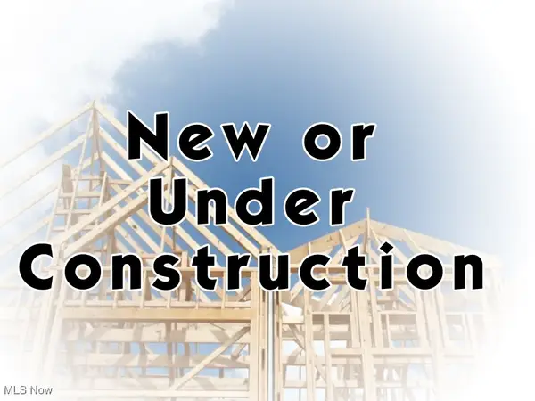 9006 Greensway Nw Street, Massillon, OH 44646