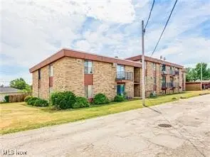 16111 #A8 Maple Park Drive, Maple Heights, OH 44137