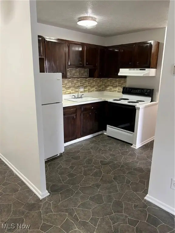 16111 #A8 Maple Park Drive, Maple Heights, OH 44137 - Image #3