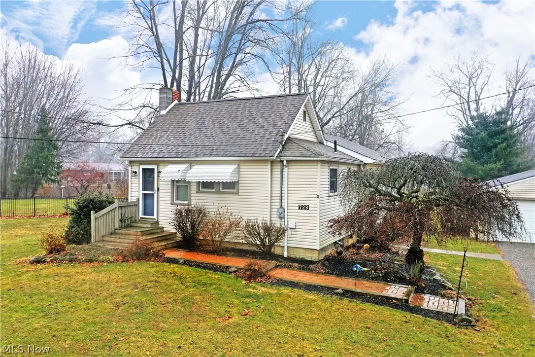 728 Potic Drive, Leavittsburg, OH 44430 - #1