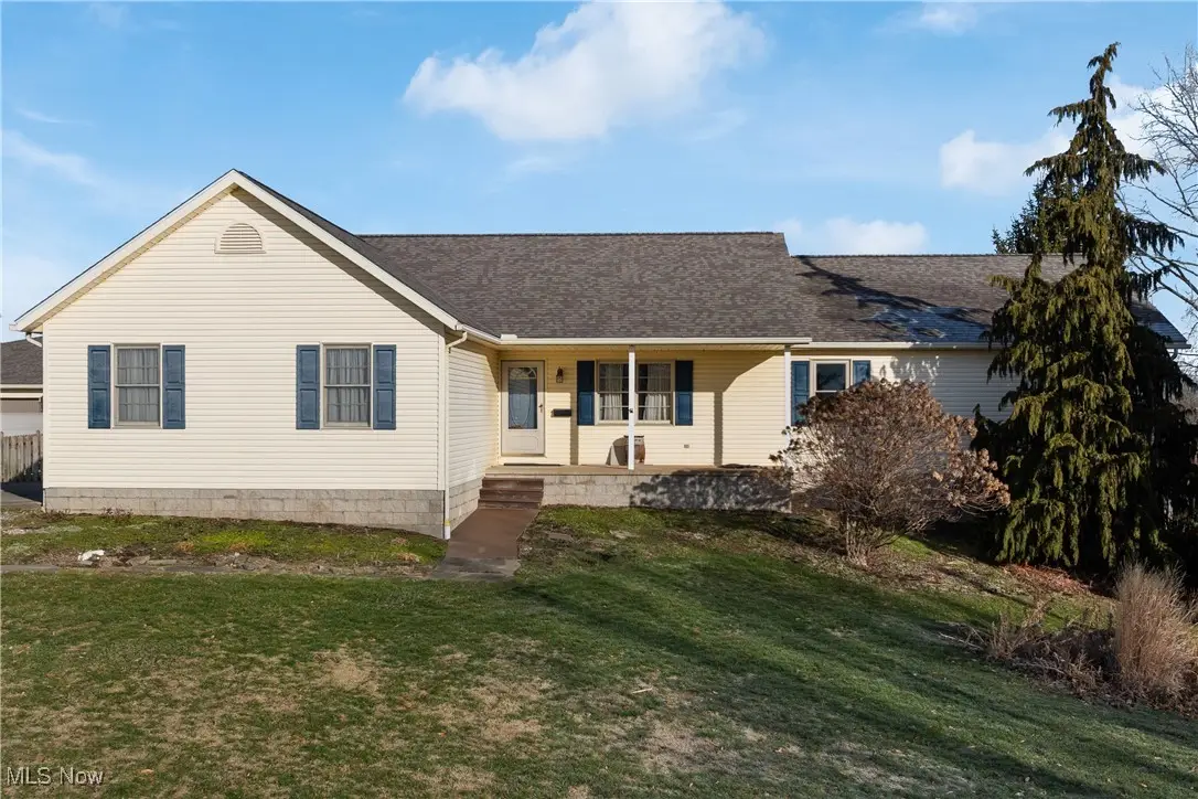 5773 Smith Kramer Ne Street, Hartville, OH 44632 - Image #1