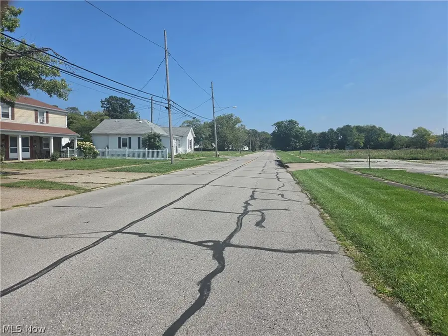 1122 F Street, Lorain, OH 44052 - #3