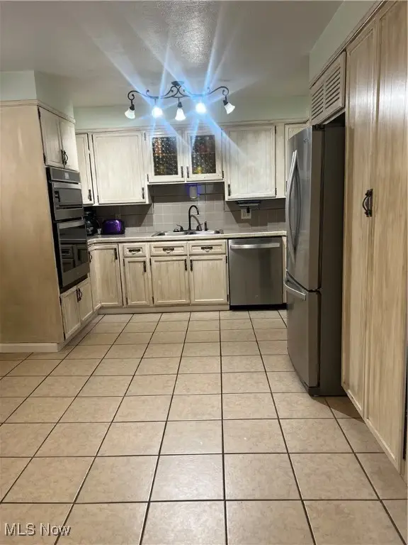 240 Warner Road, Hubbard, OH 44425 - Image #2